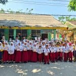 puluhan-siswa-sdn-52-gresik-antusias-mengikuti-kegiatan-bakti-sosial
