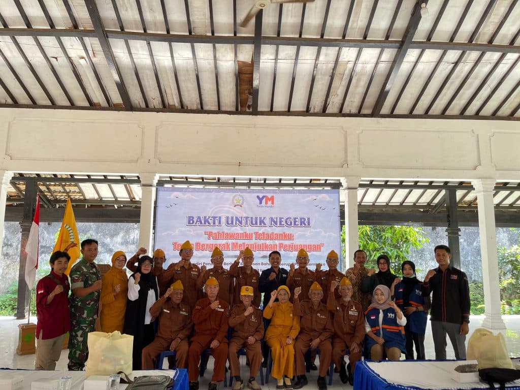 Terus Bergerak Lanjutkan Perjuangan, Yatim Mandiri Ponorogo Hadirkan Bingkisan untuk Para Veteran